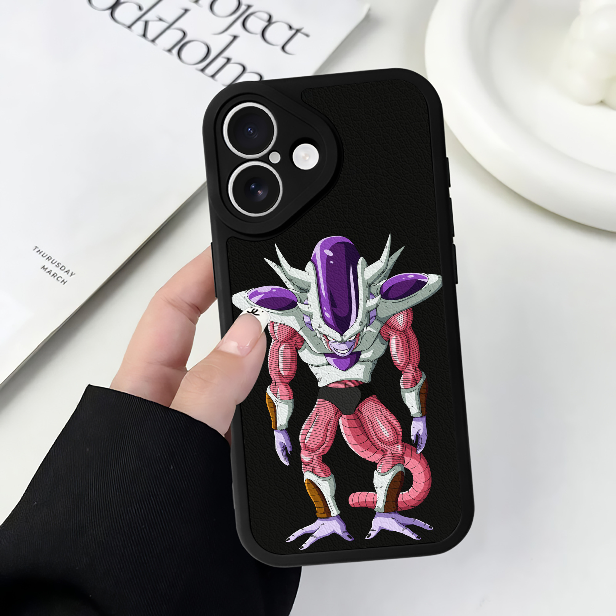 （画像用） ドラゴンボール フリーザ DRAGON BALL Frieza 【iPhone 16シリーズ対応】シリコンスマホケース（レザー調） 材質：シリコン